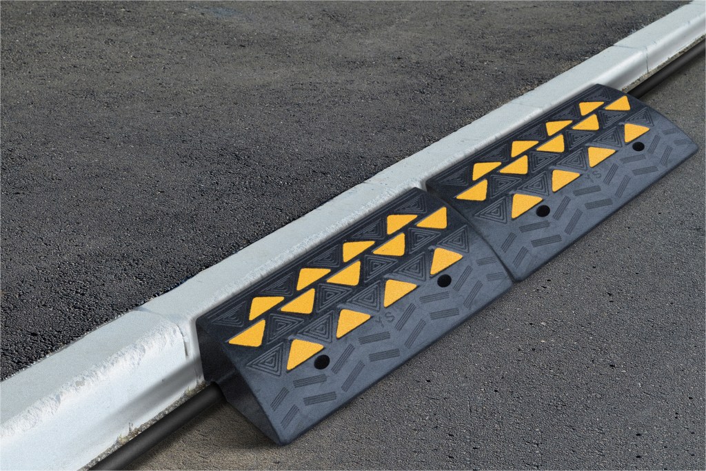 Aidapt Rubber Kerb Ramp 6" (Each)
