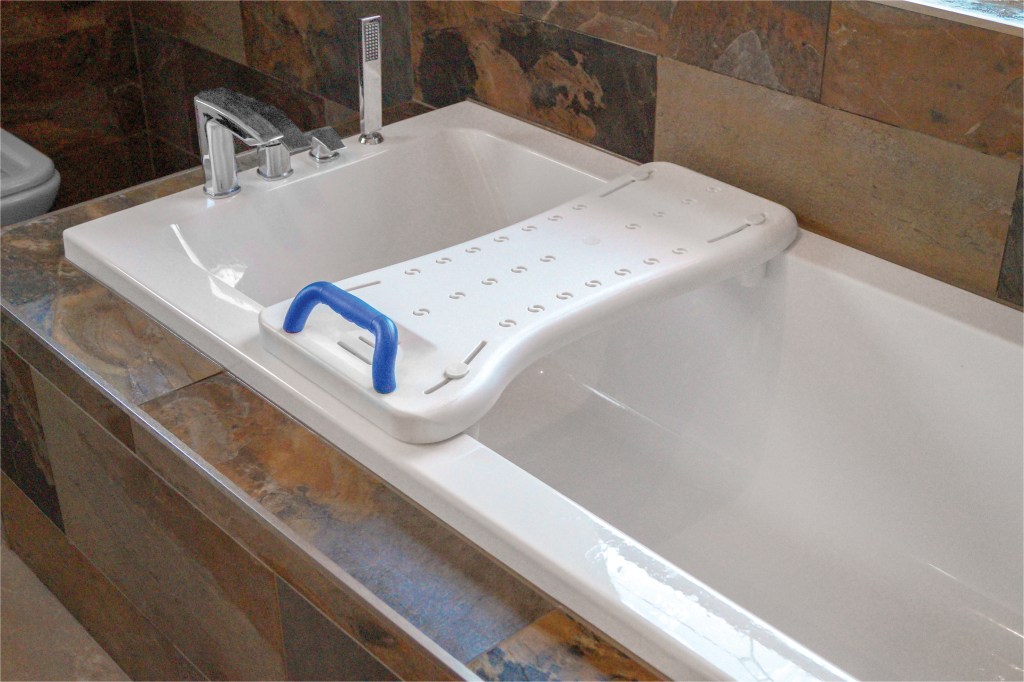 Aidapt Width Adjustable Bath Board with Integral Handle
