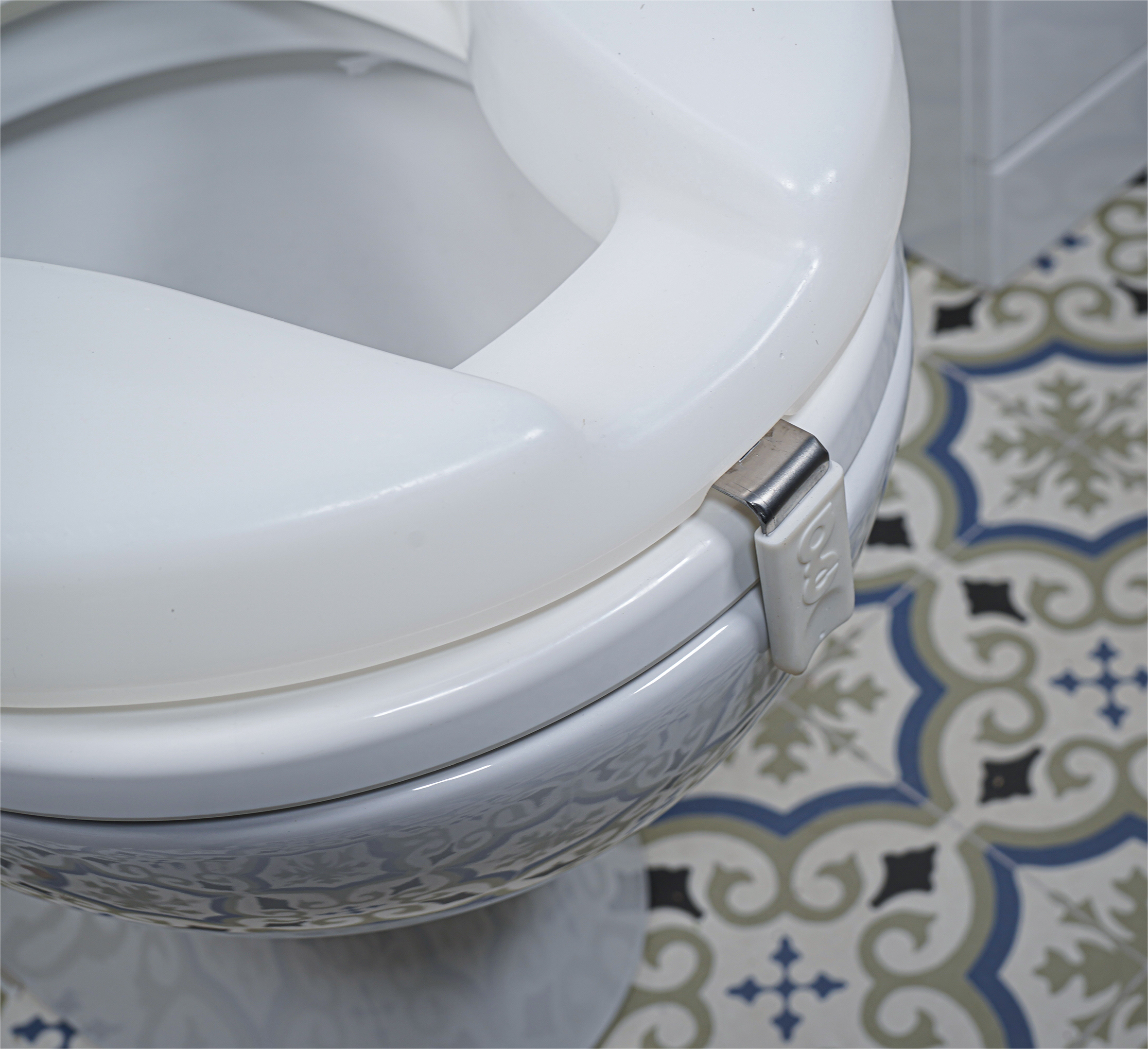 Ashby Raised Toilet Seat - Image 2